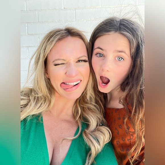 Meet your Posher, Ash 💋💚💰🙋🏼‍♀️ - Picture 13 of 16